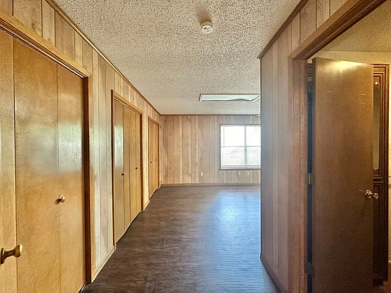 2805 Medina Dr — Photo 14