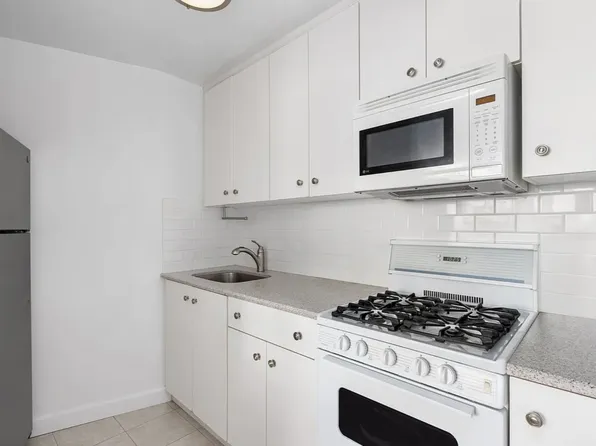 67 East 11th Street 620 image 3 of 6