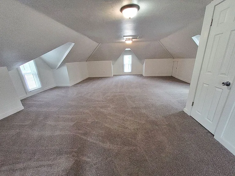 525 W 5th St — Photo 14