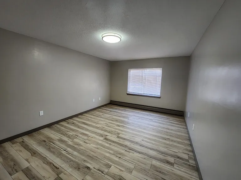 352 Schraffts Dr — Photo 7