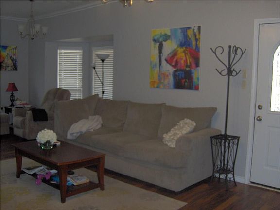 3rd image of 101 S Oaklawn Ave