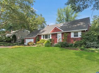 806 Howard Ct W, Oradell, NJ 07649