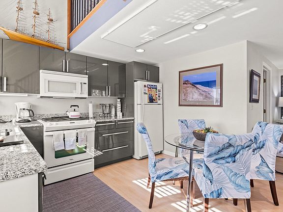 4th image of 109 Seaview Avenue #10