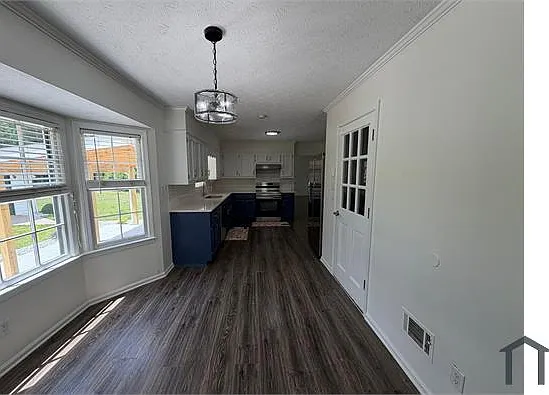 2203 Meadow Dr — Photo 10