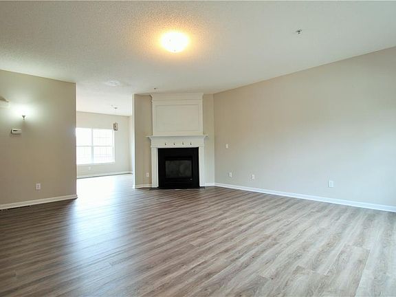 5th image of 1200 Charleston Ct