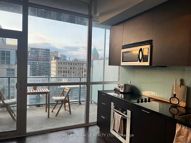 478 King St W #1104 — Photo 7