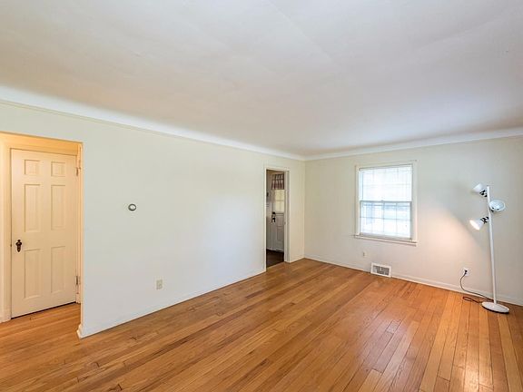 2nd image of 1303 Collegewood Dr
