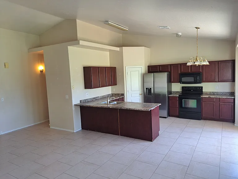 456 E 10th Dr — Photo 5