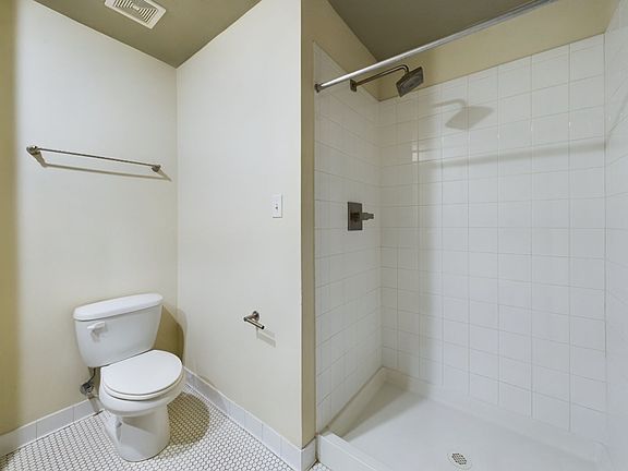 4th image of 815 Perry St APT 222
