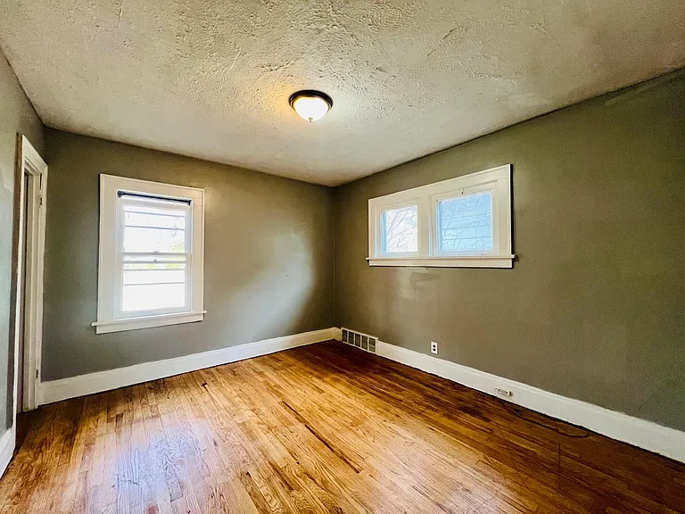 3542 W 119th St #2 — Photo 8