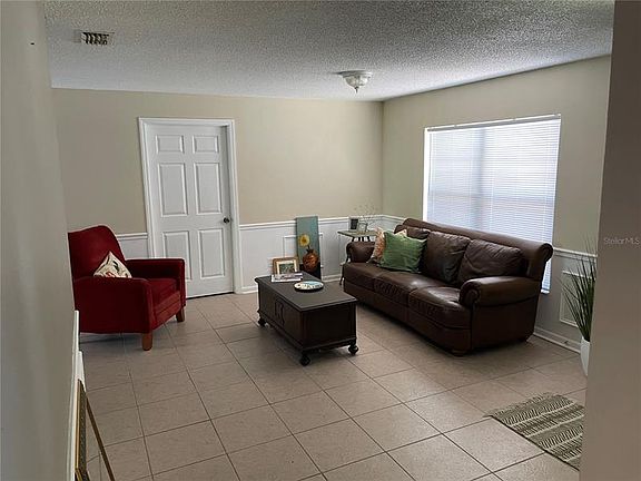 3rd image of 1421 Eastwood Dr