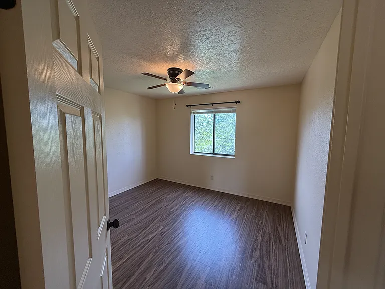 1721 Girard Blvd SE #C — Photo 11
