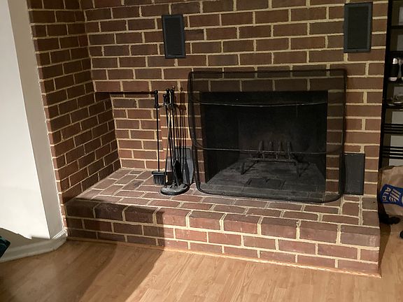 3rd image of 4002 Governors Sq APT 6