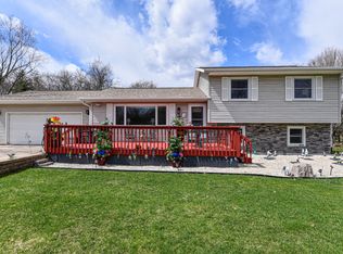 208 River Rd S, Burlington, WI 53105