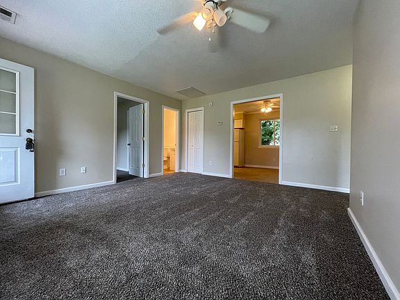 3rd image of 17 Lakewood Ct