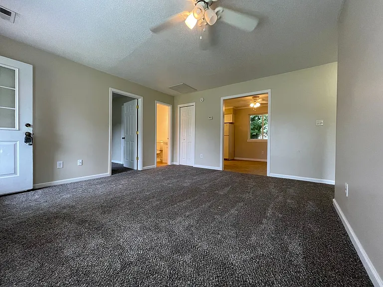 17 Lakewood Ct — Photo 3