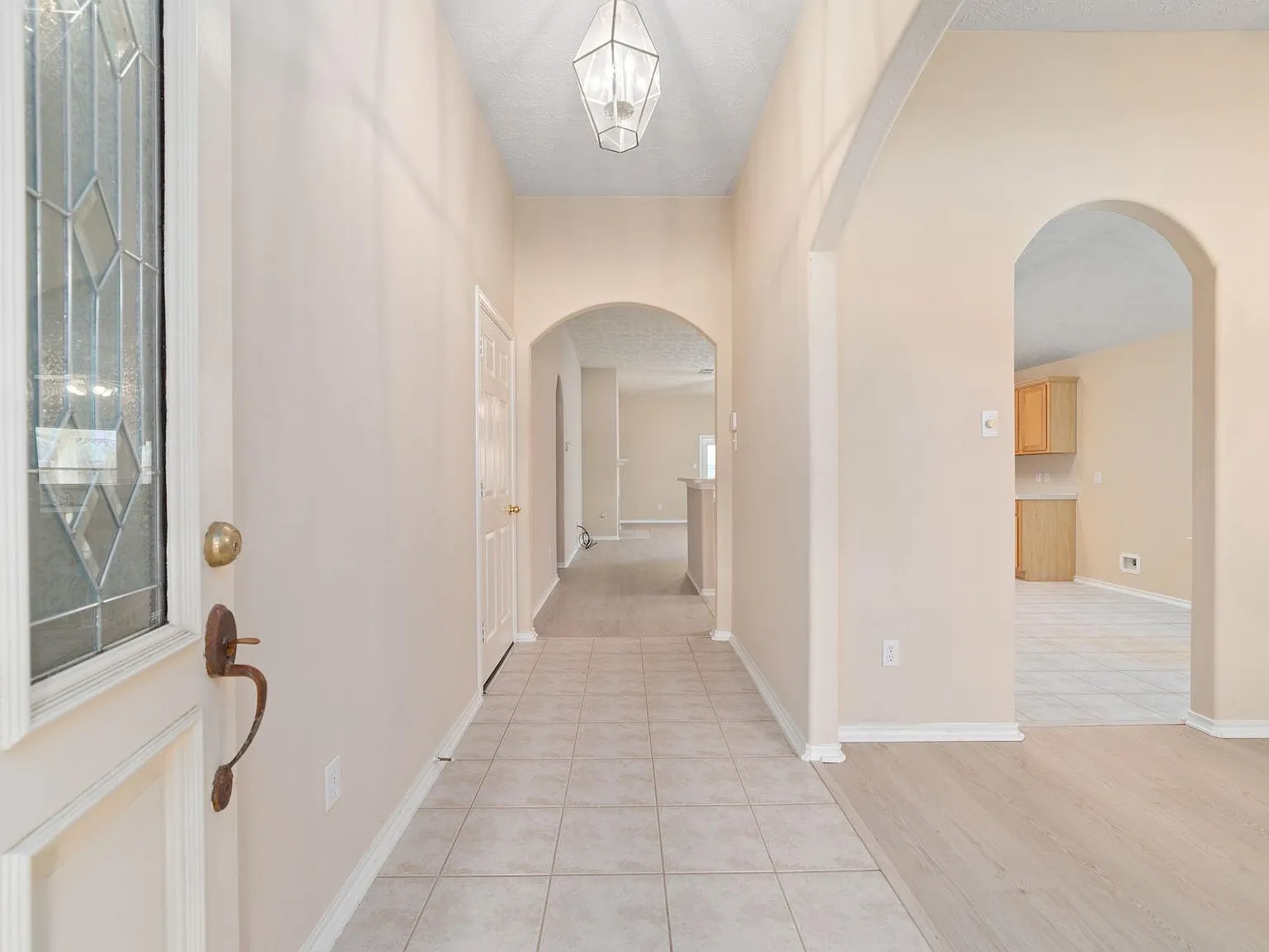 4 bed, 2.0 bath, 1987 sqft, $2,295 — Photo 4