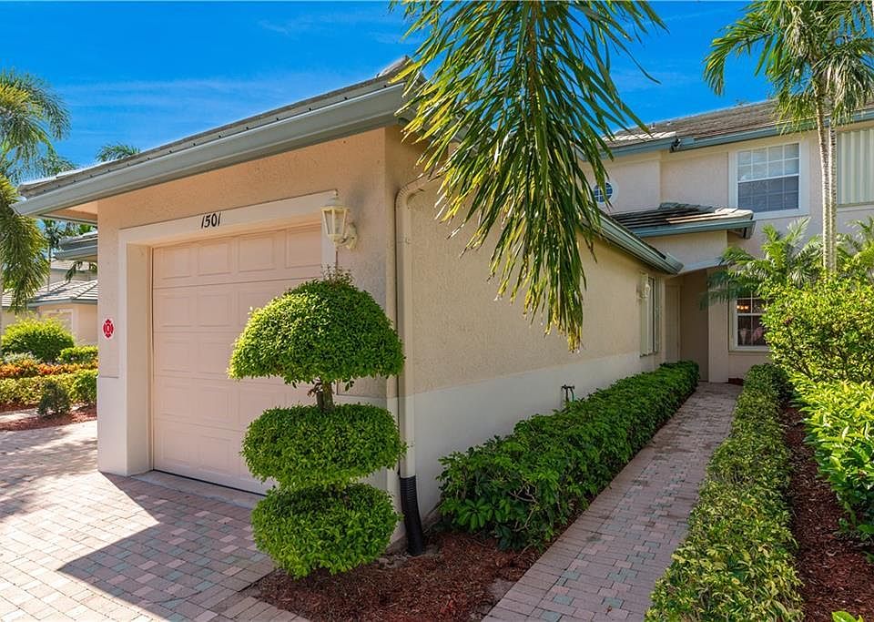 1st image of 1501 SE Prestwick Lane #8