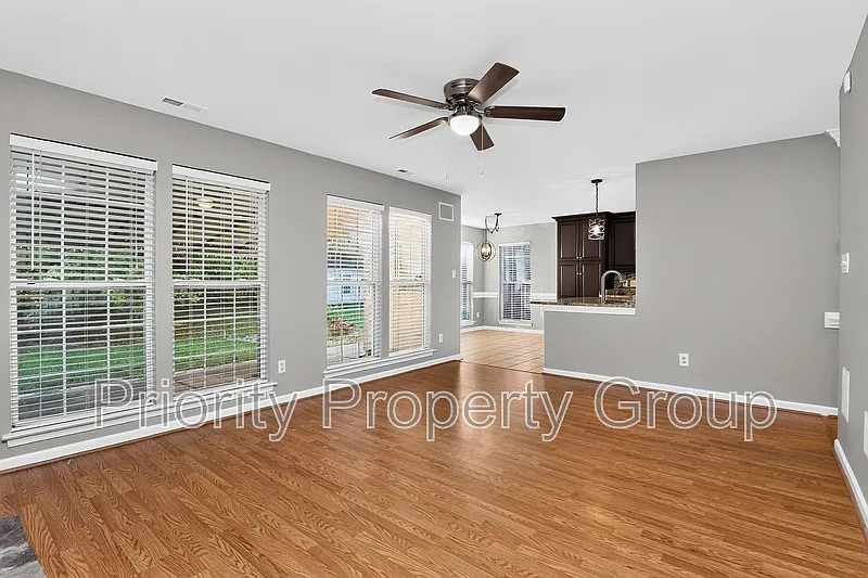 4 bed, 2.5 bath, 2226 sqft, $2,350 — Photo 4
