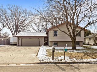 617 Karen Dr, Menasha, WI 54952