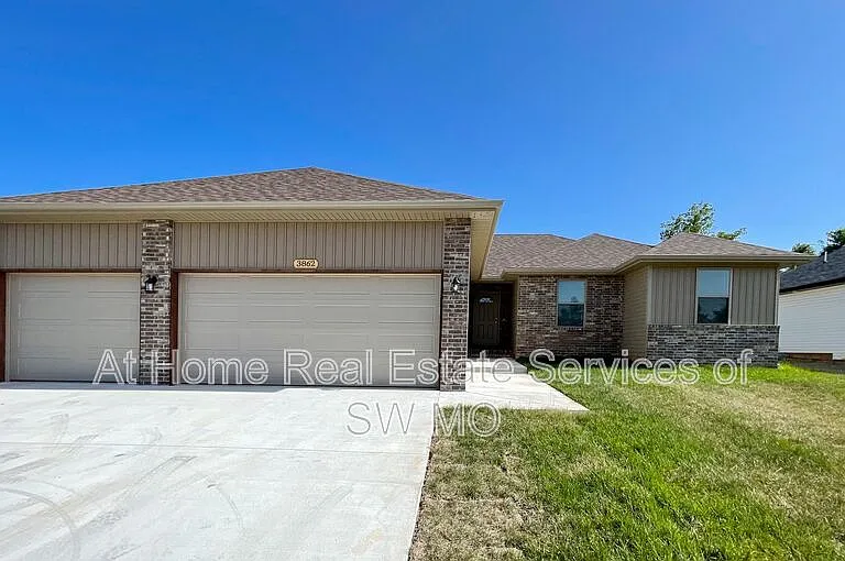 3862 W Linwood St — Photo 1