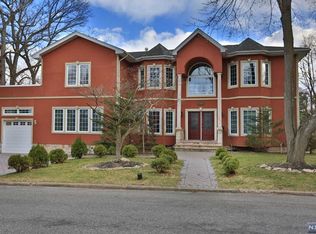 16 Deacon Pl, Cresskill, NJ 07626