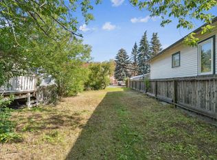 206 12th Ave NW, Calgary, AB T2M 0C5