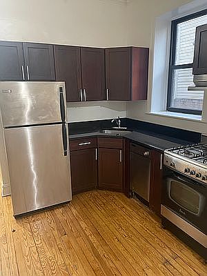 5th image of 300 12th St APT 5
