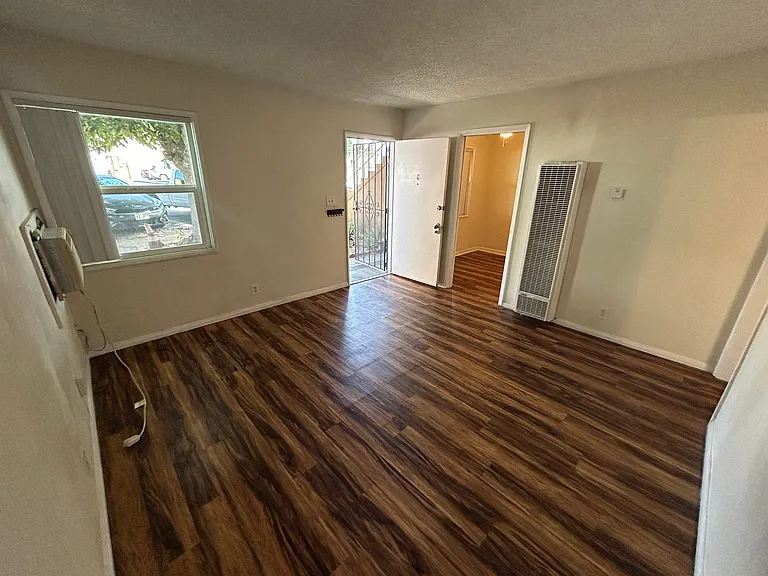 1329 Broadway #C — Photo 3