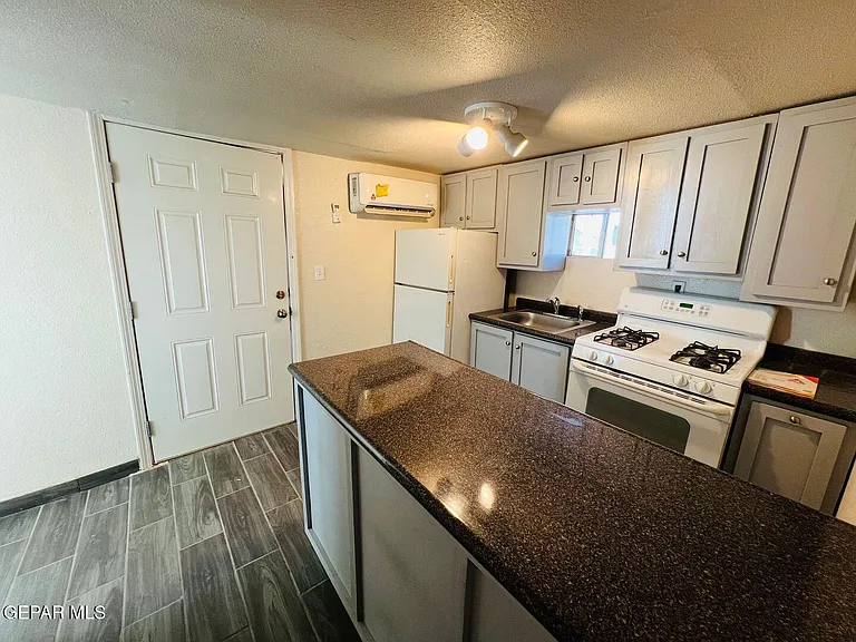 7182 Ponce Dr #B — Photo 4