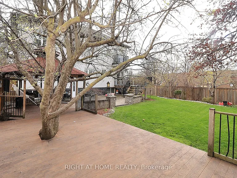 2 Chalet Rd — Photo 44
