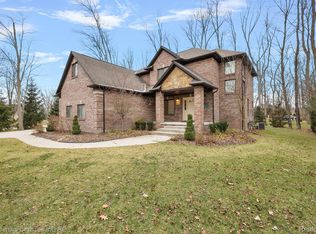 68347 Oak Ridge Cir, Richmond, MI 48062