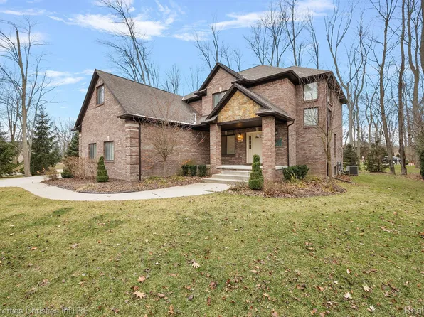 68347 Oak Ridge Cir, Richmond, MI 48062