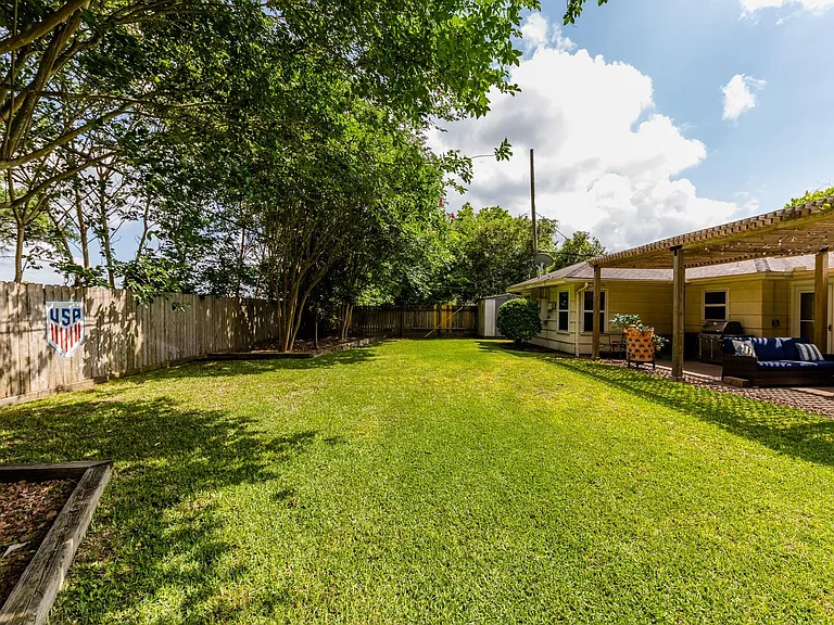 8323 Lorrie Dr — Photo 37