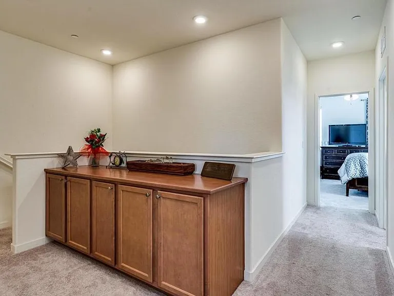 Bridgeway Dr — Photo 3