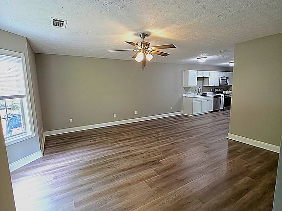 3rd image of 259 Westchester Cir #1