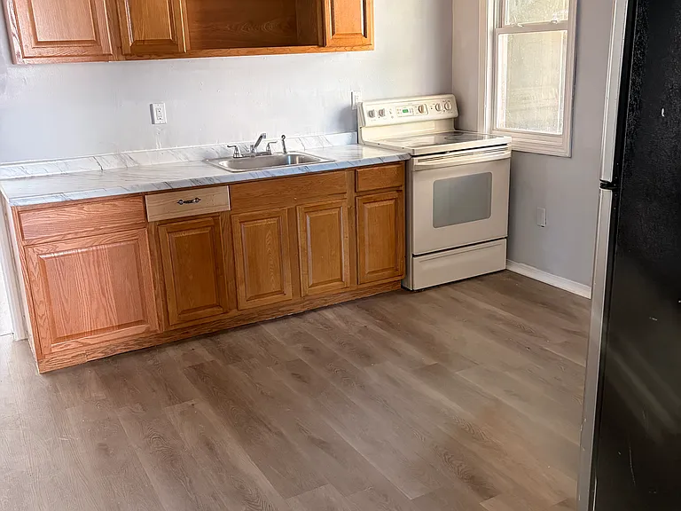157 Lounsbury St #2 — Photo 1