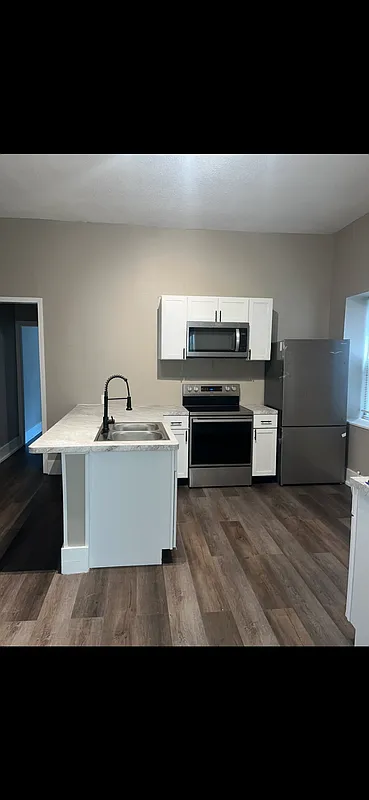 4 bed, 1.5 bath, 2665 sqft, $1,850 — Photo 4
