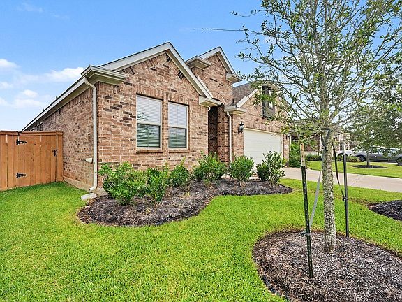 2nd image of 121 Sunray Creek Dr