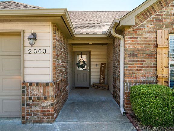 2nd image of 2503 Highwood Pl