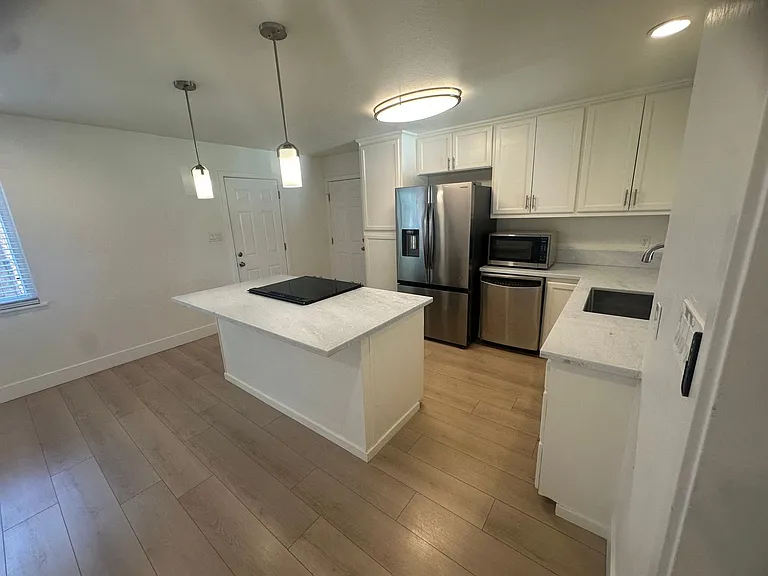 9101 Rosewood Dr — Photo 8
