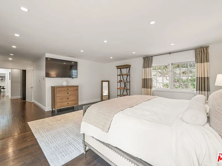 9023 Alto Cedro Dr — Photo 34