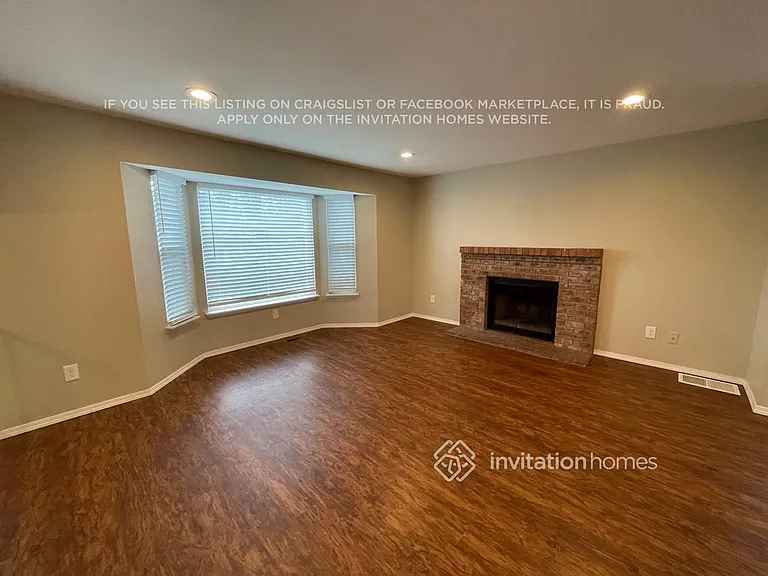 1216 S 236th Pl — Photo 2
