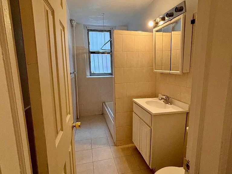 124 Fort George Ave #E — Photo 2