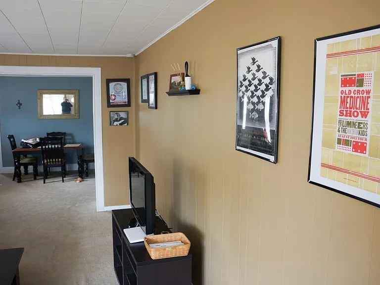 4015 Center Ave — Photo 3