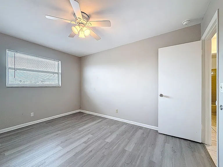 2502 Bay Blvd #6 — Photo 12