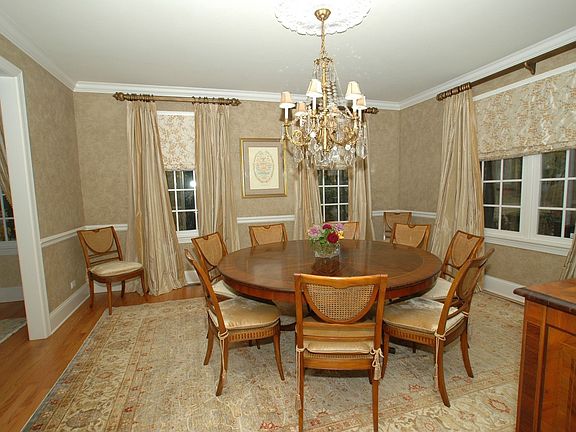3rd image of 531 Linden Ave