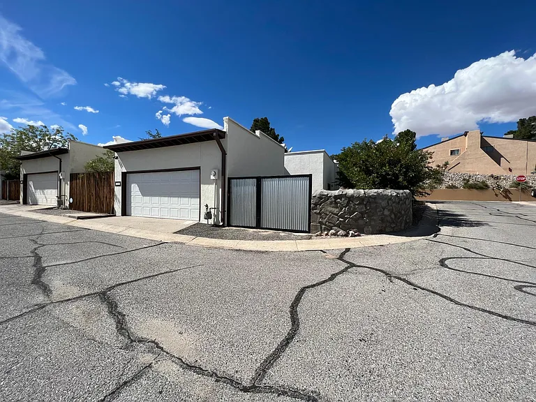3390 Majestic Rdg — Photo 3