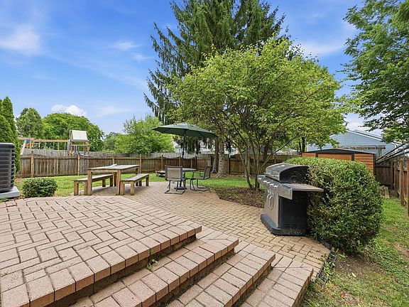 3rd image of 2469 Sawbury Blvd