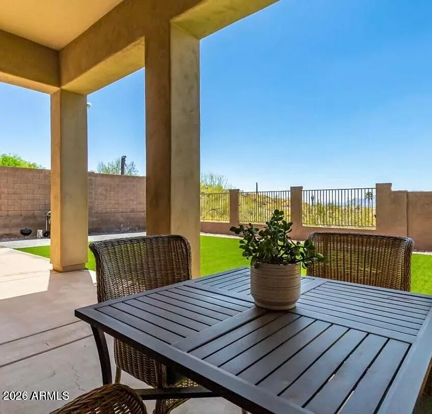 4 bed, 2.0 bath, 2377 sqft, $2,995 — Photo 4